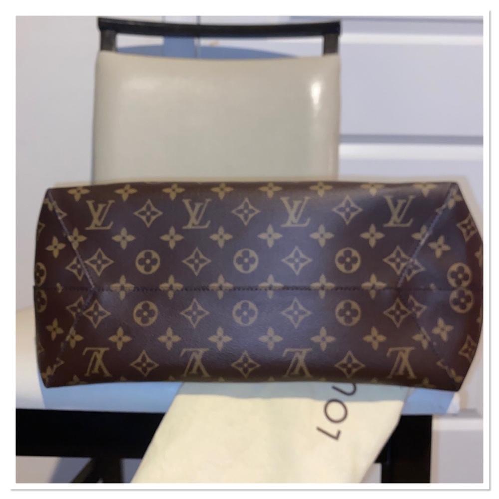 🎈SOLD🎈 LV Discontinued Flower Hobo - Picture 4 of 16